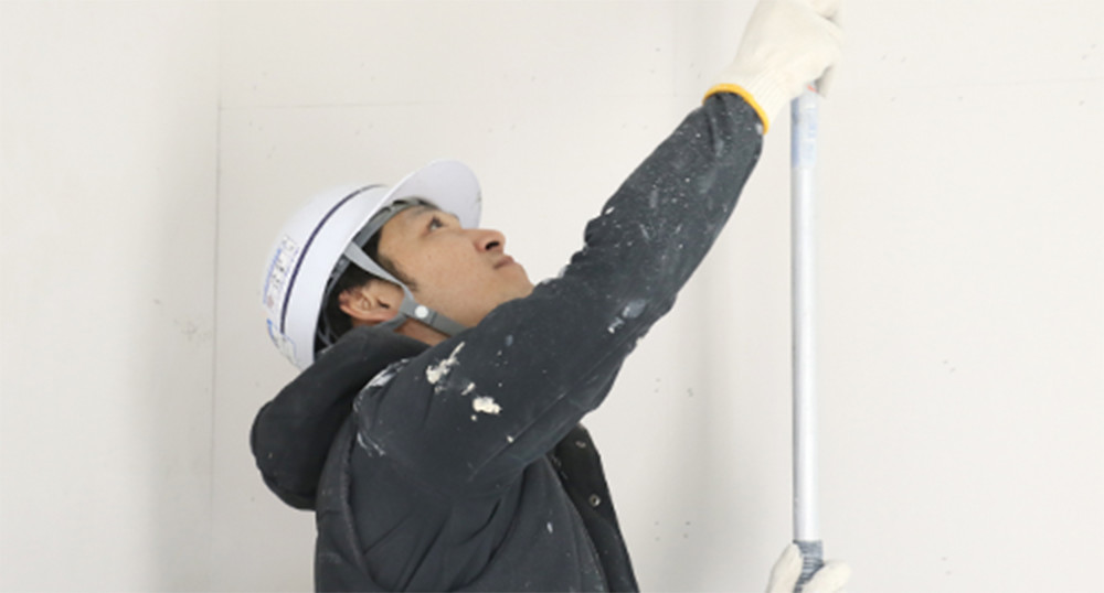 塗装工事 ／ 大友　篤さん